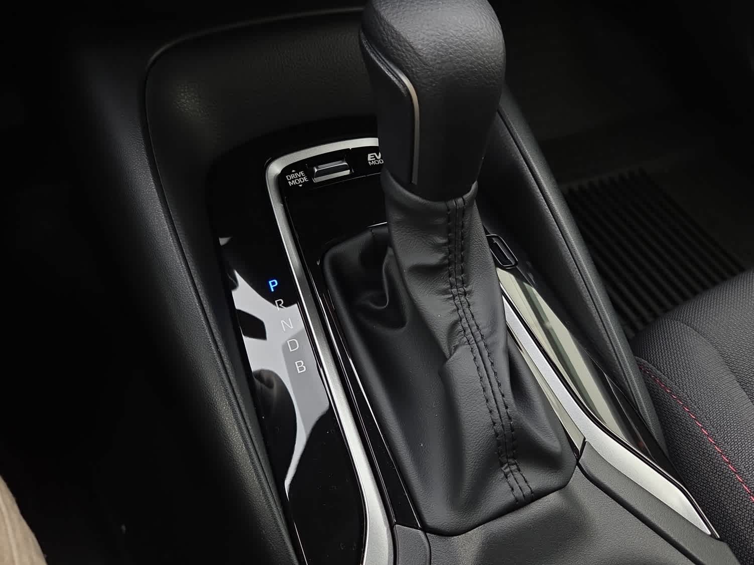 2026 Toyota Corolla SE - Photo 28