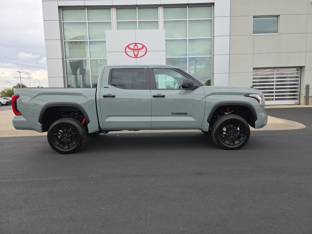 New 2026 Toyota Tundra SR5 SR5 CREWMAX 5.5