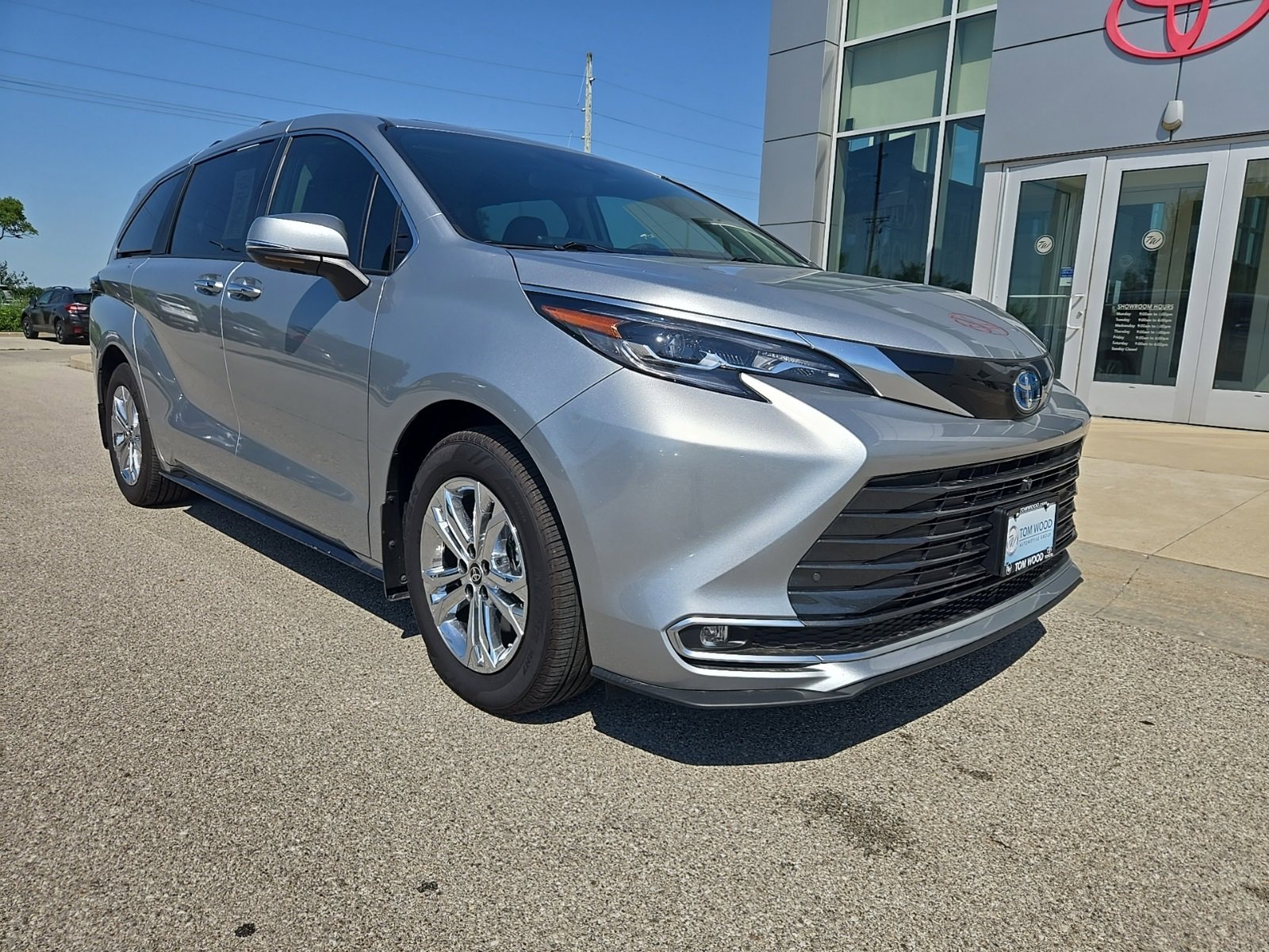 2024 Toyota Sienna Platinum photo 4