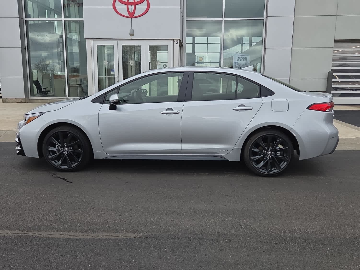 2026 Toyota Corolla SE - Photo 9