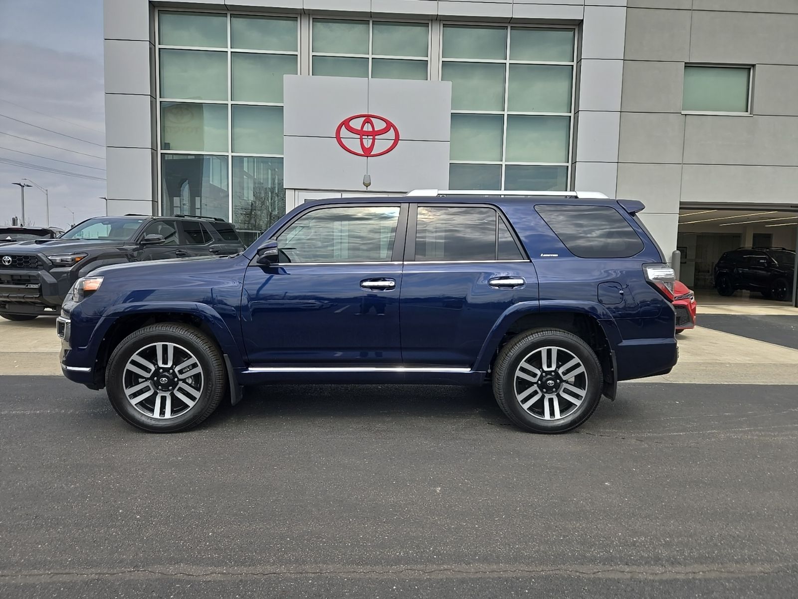 2022 Toyota 4Runner Limited - Photo 16