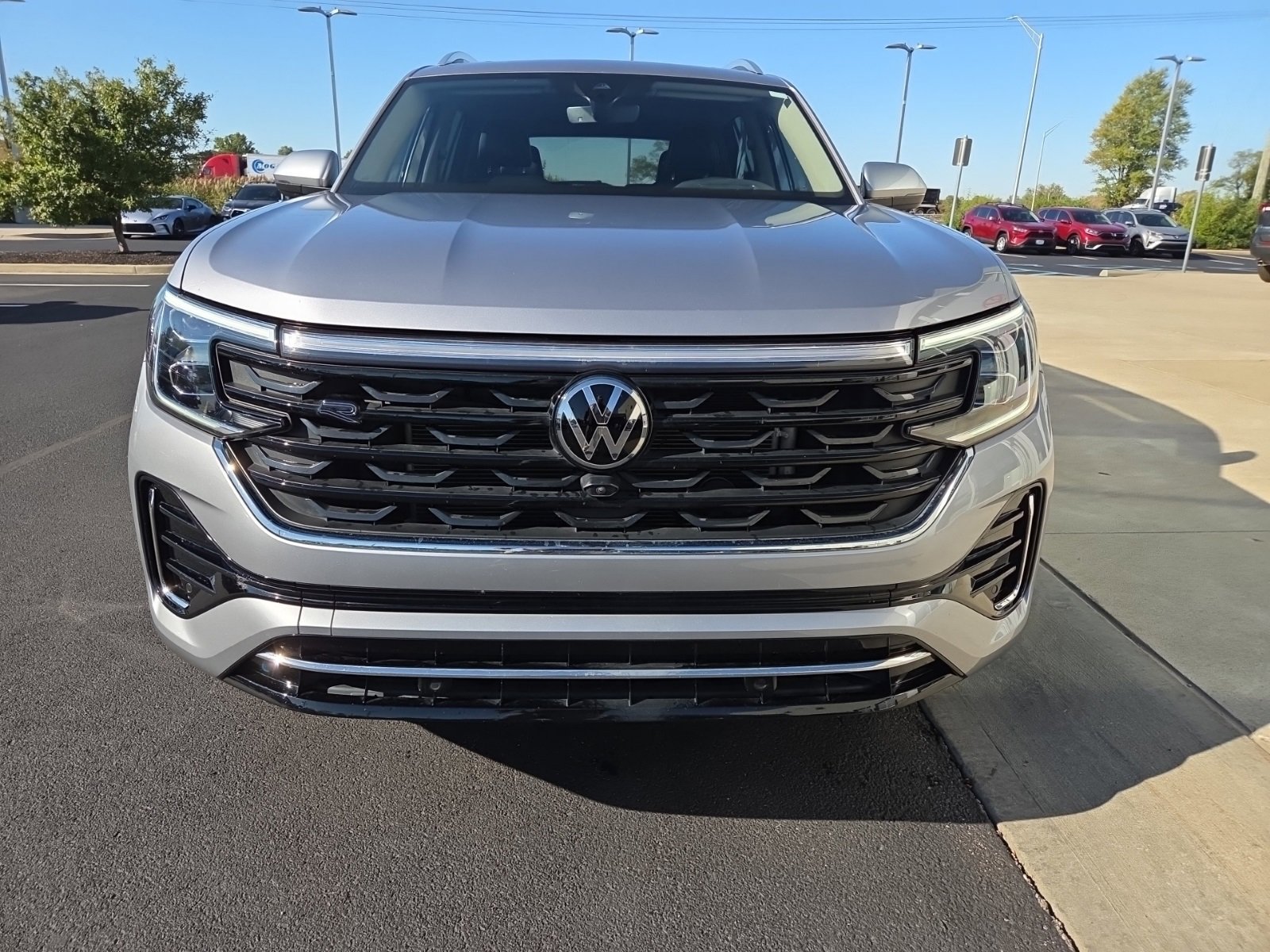 2024 Volkswagen Atlas SEL Premium R-Line photo 2