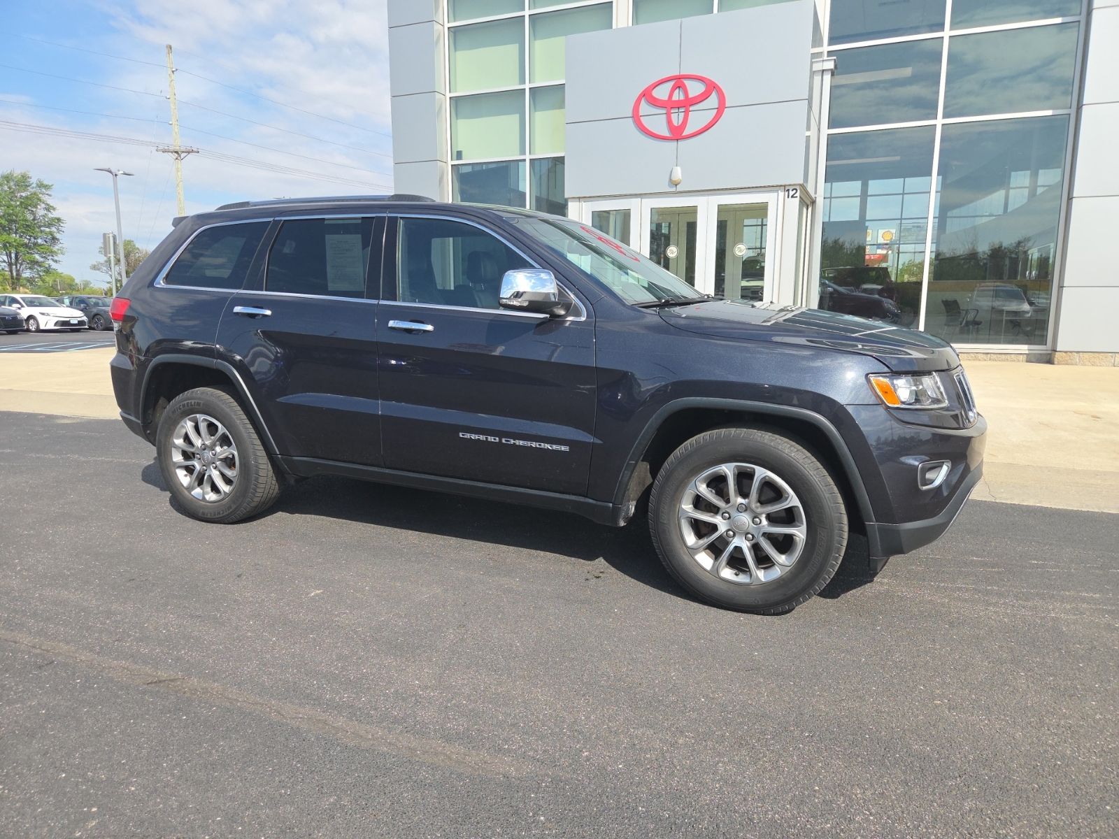 Used 2015 Jeep Grand Cherokee Limited with VIN 1C4RJFBG0FC214804 for sale in Whitestown, IN