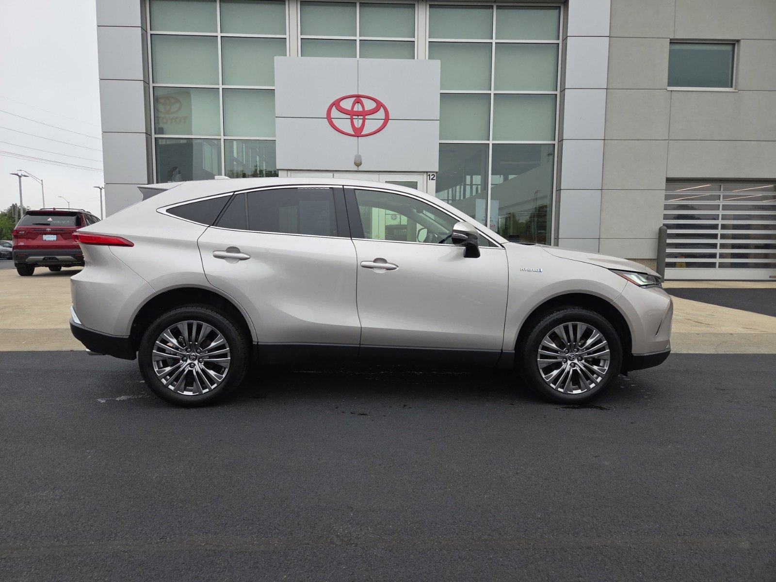 2021 Toyota Venza Limited photo 2