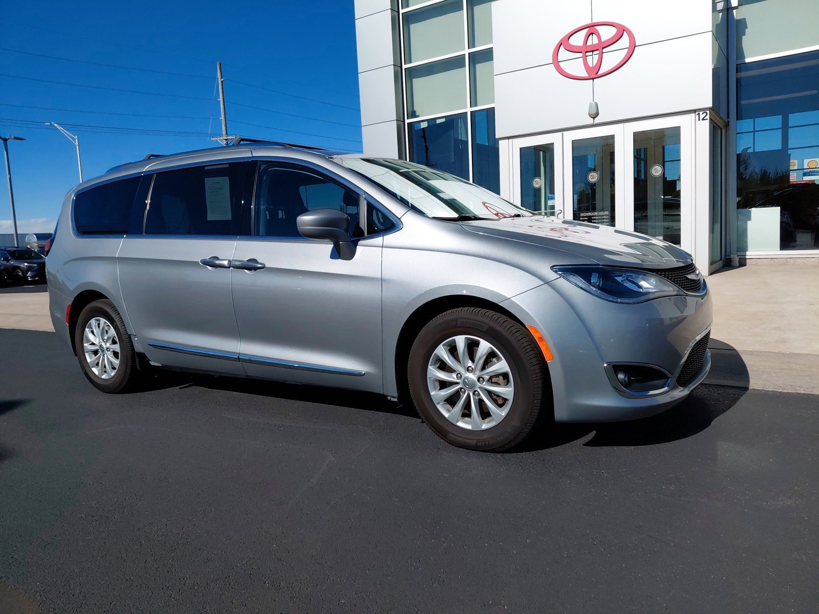 2018 Chrysler Pacifica Touring Plus photo 2