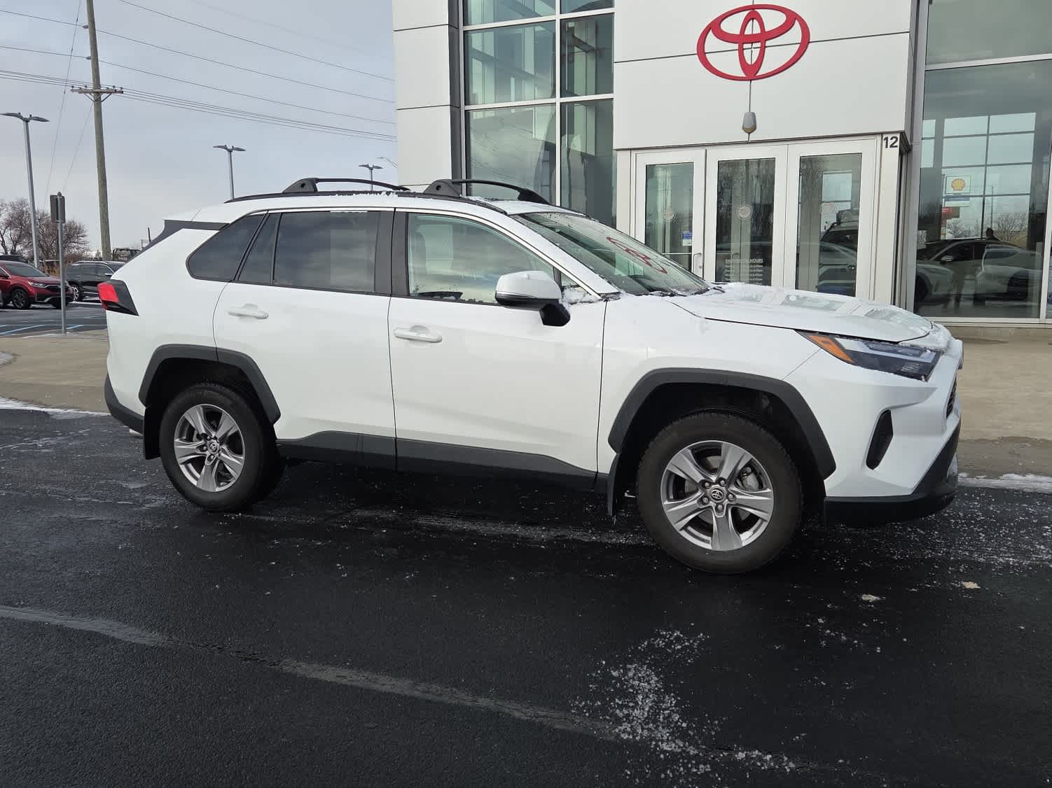 2023 Toyota RAV4 XLE photo 3