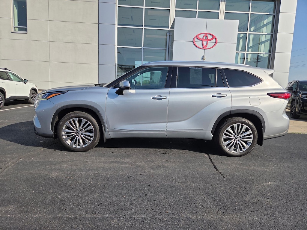 Used 2022 Toyota Highlander Platinum SUV