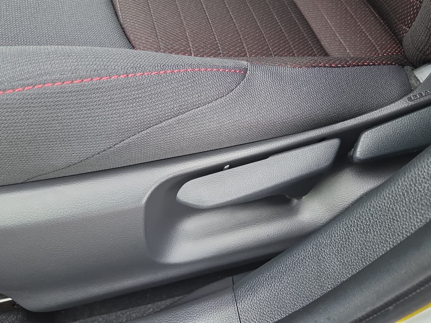 2026 Toyota Corolla SE - Photo 14