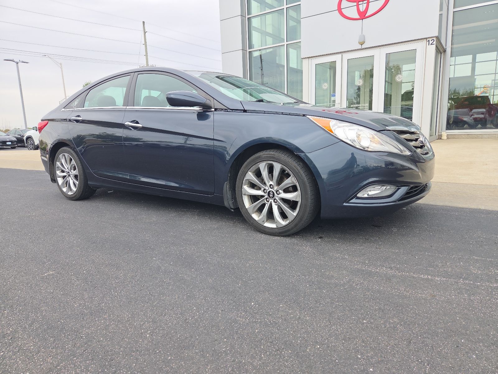 Used 2013 Hyundai Sonata SE with VIN 5NPEC4AC2DH806394 for sale in Whitestown, IN
