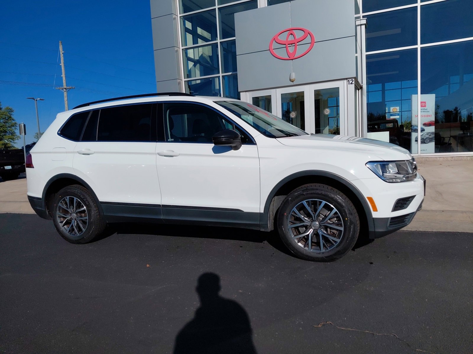 2020 Volkswagen Tiguan SE photo 2