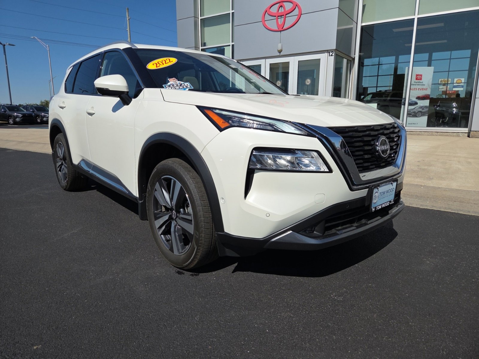 2022 Nissan Rogue SL photo 2