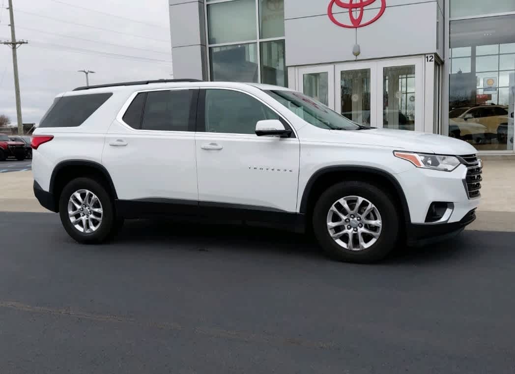 2019 Chevrolet Traverse Cloth 1LT photo 2