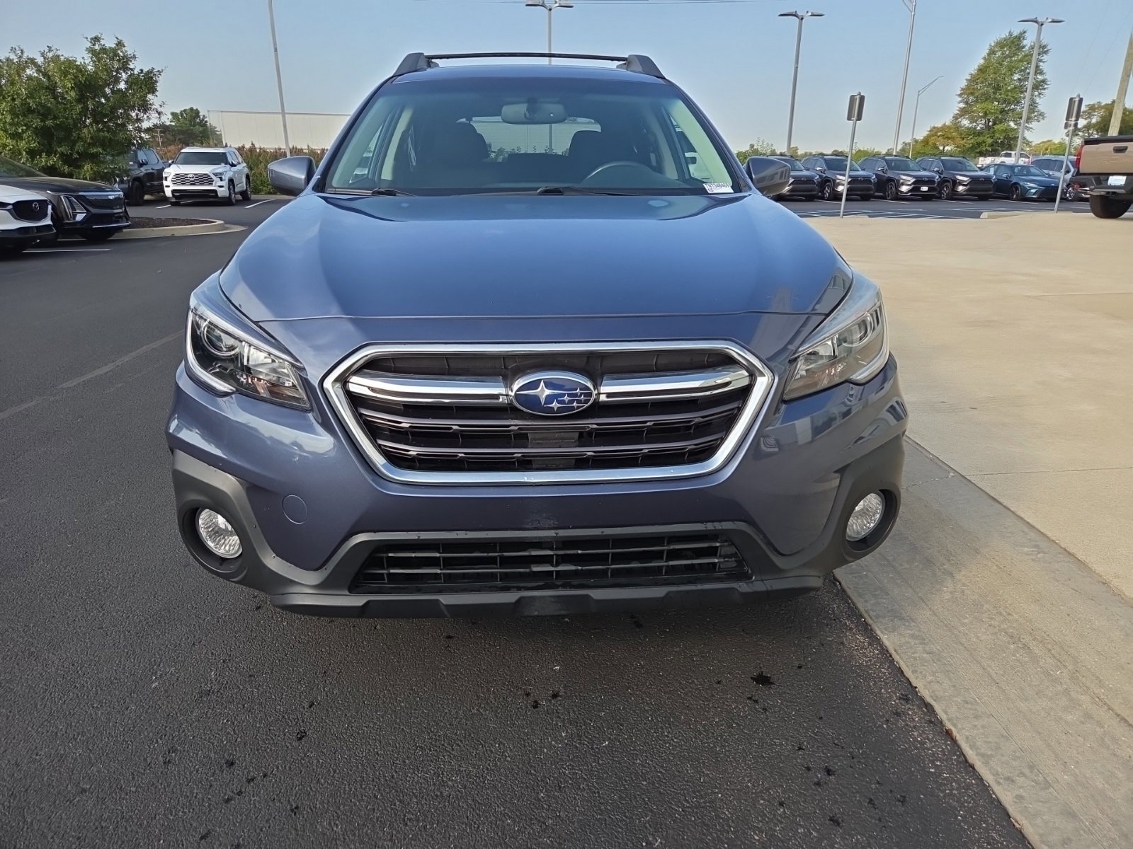 2018 Subaru Outback 2.5i Premium photo 2