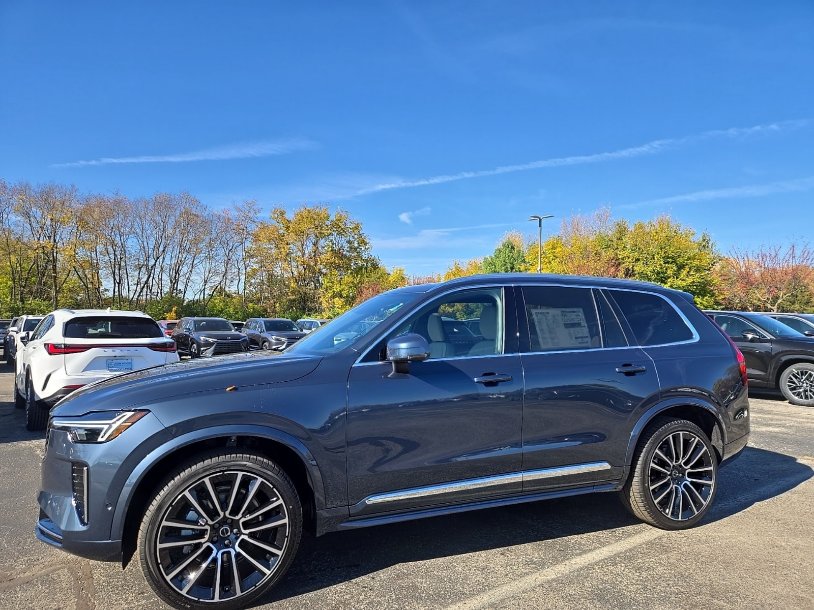 2026 Volvo XC90 Plus's photo