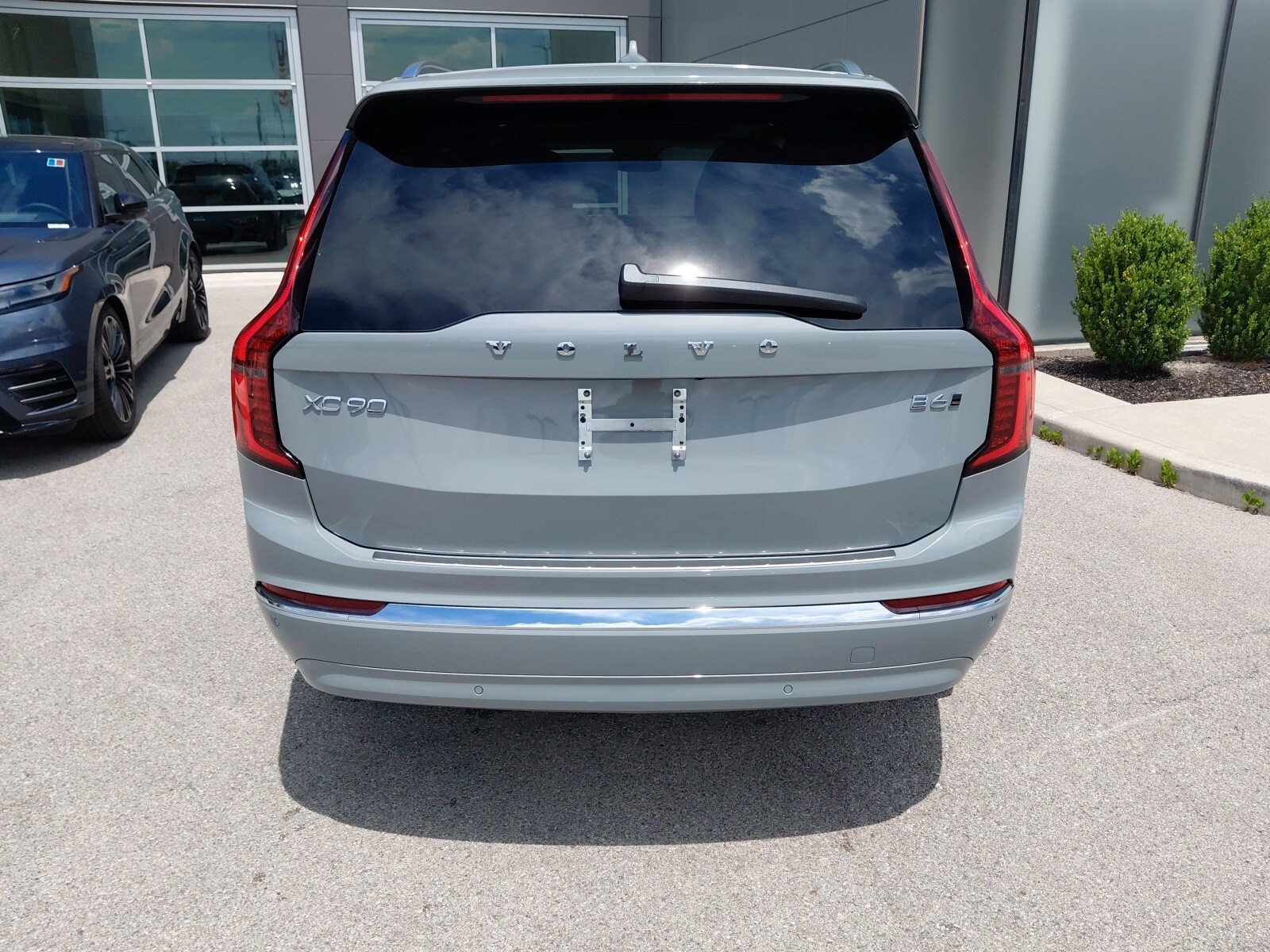 2026 Volvo XC90 Plus Black Edition photo 4
