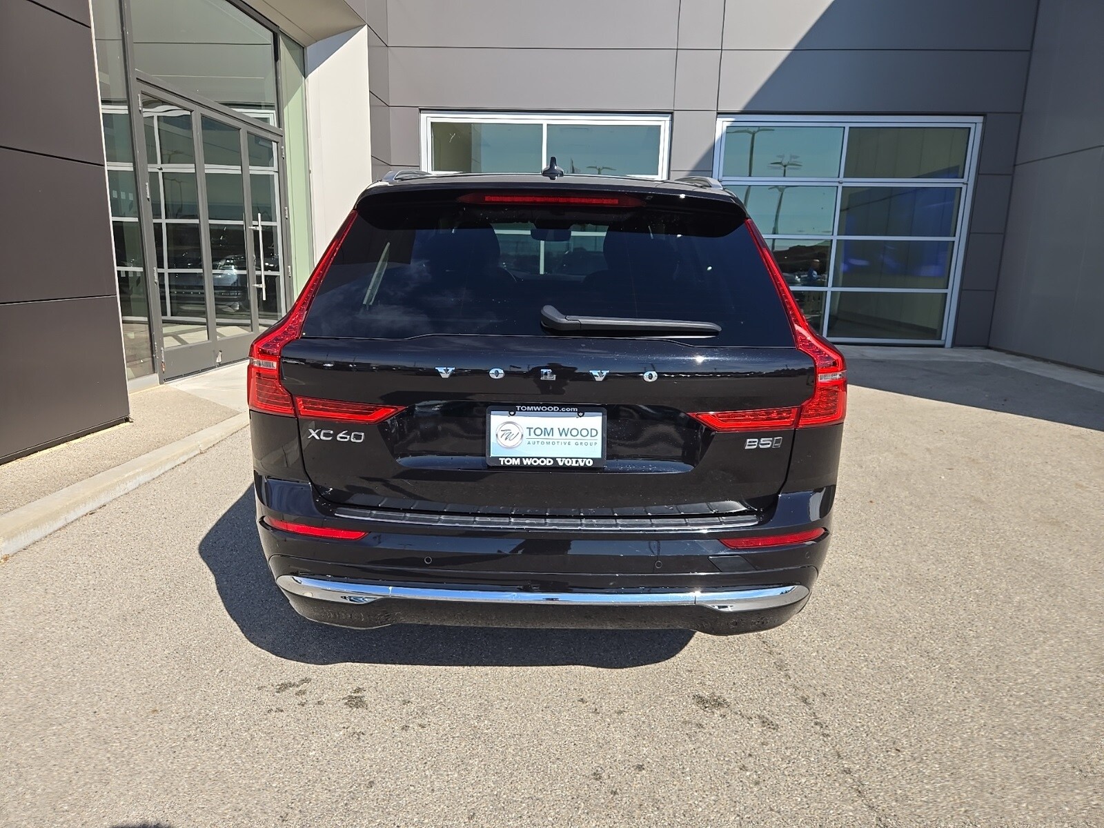 2023 Volvo XC60 B5 Plus photo 4