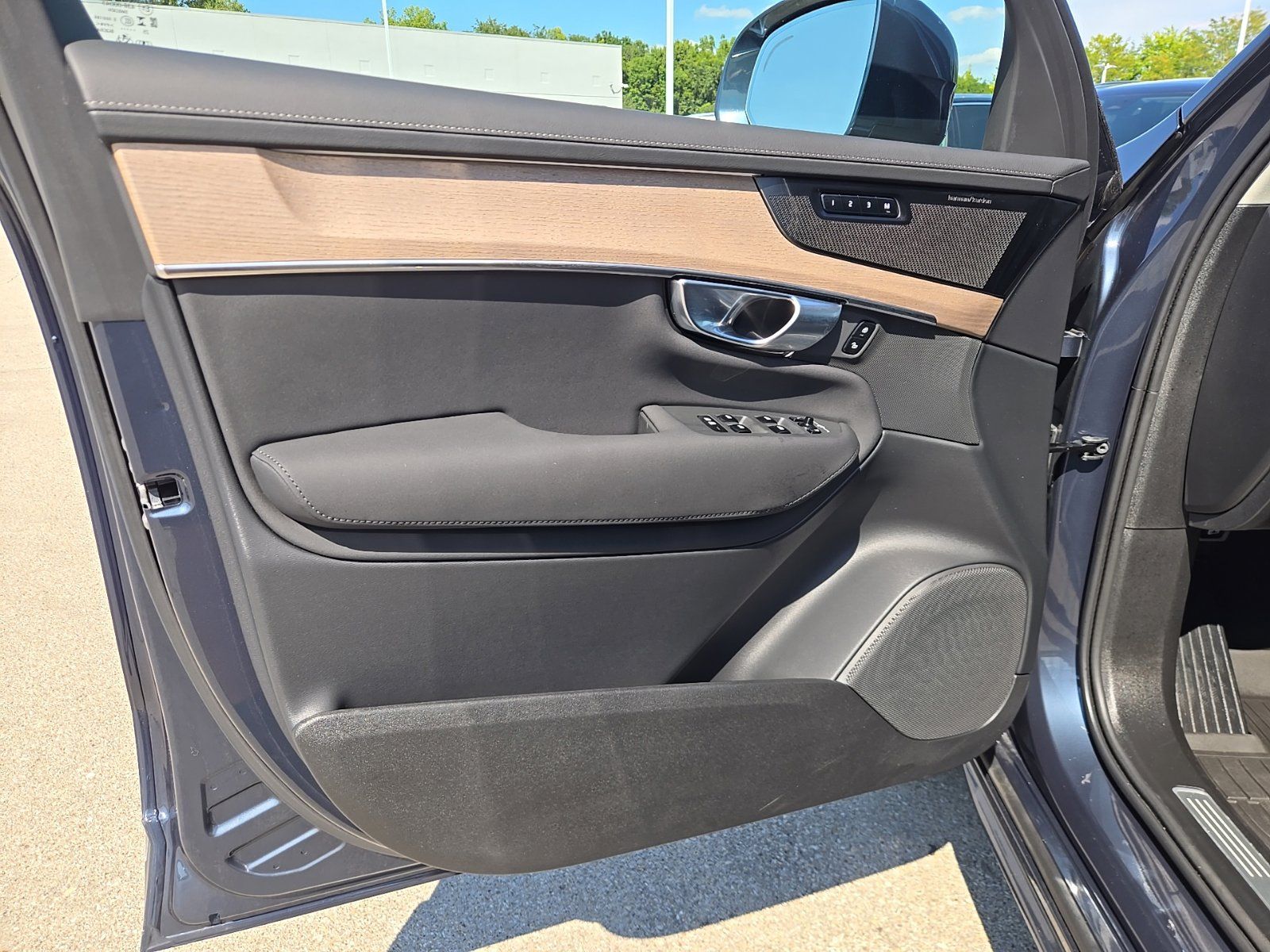 2026 Volvo XC90 Plus - Photo 27