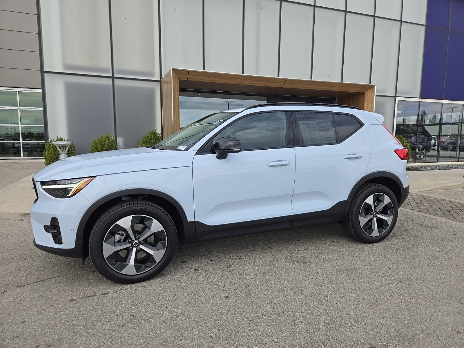 2026 Volvo XC40 Plus's photo