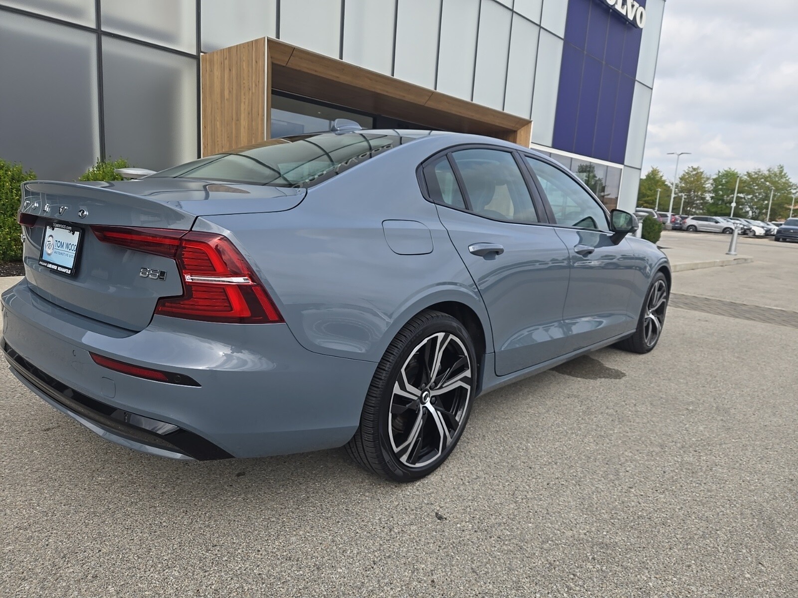 2024 Volvo S60 B5 Core photo 2