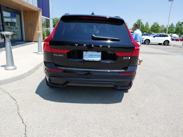 2025 Volvo XC60 B5 Plus photo 4