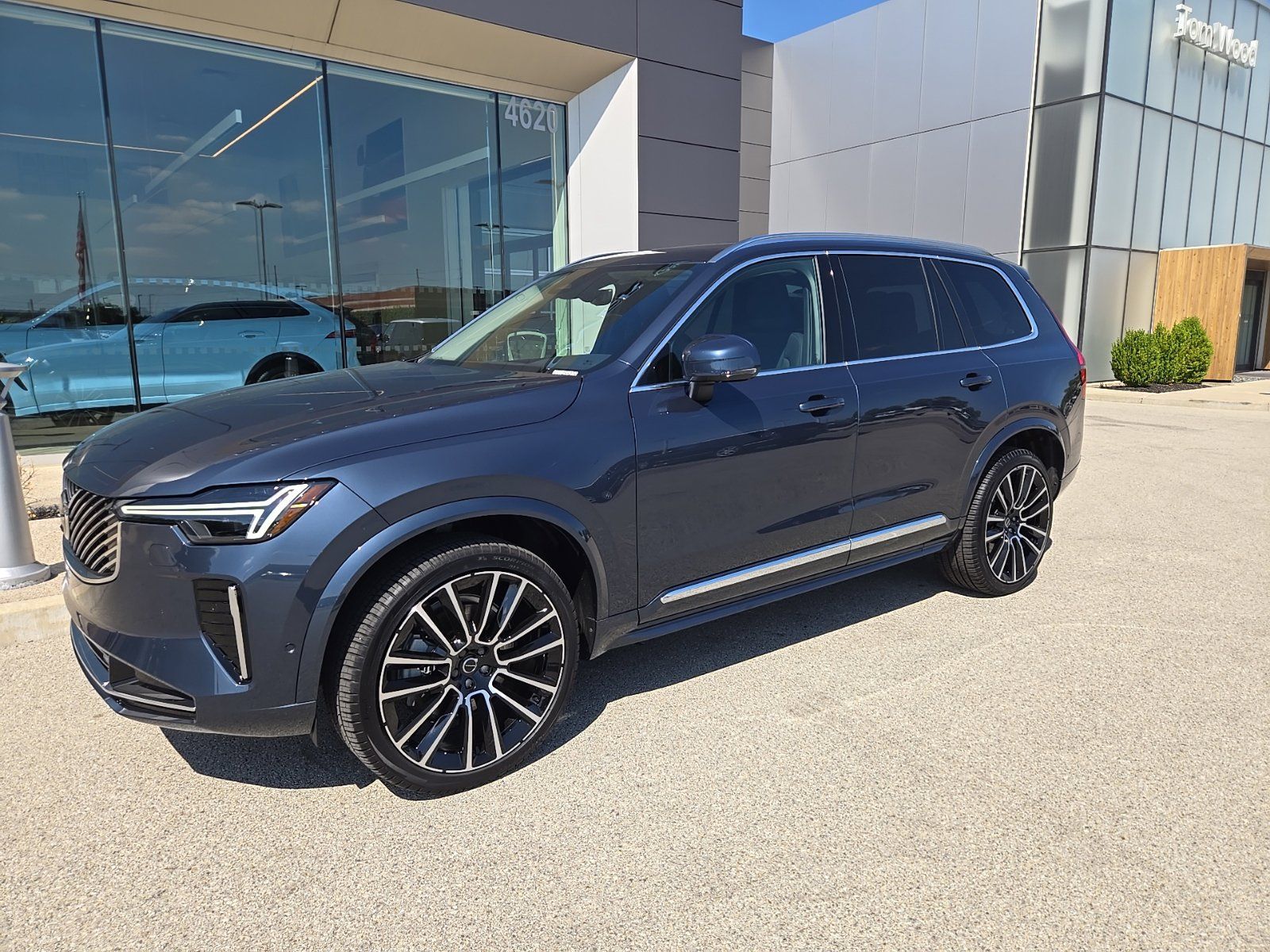 2026 Volvo XC90 Plus - Photo 19
