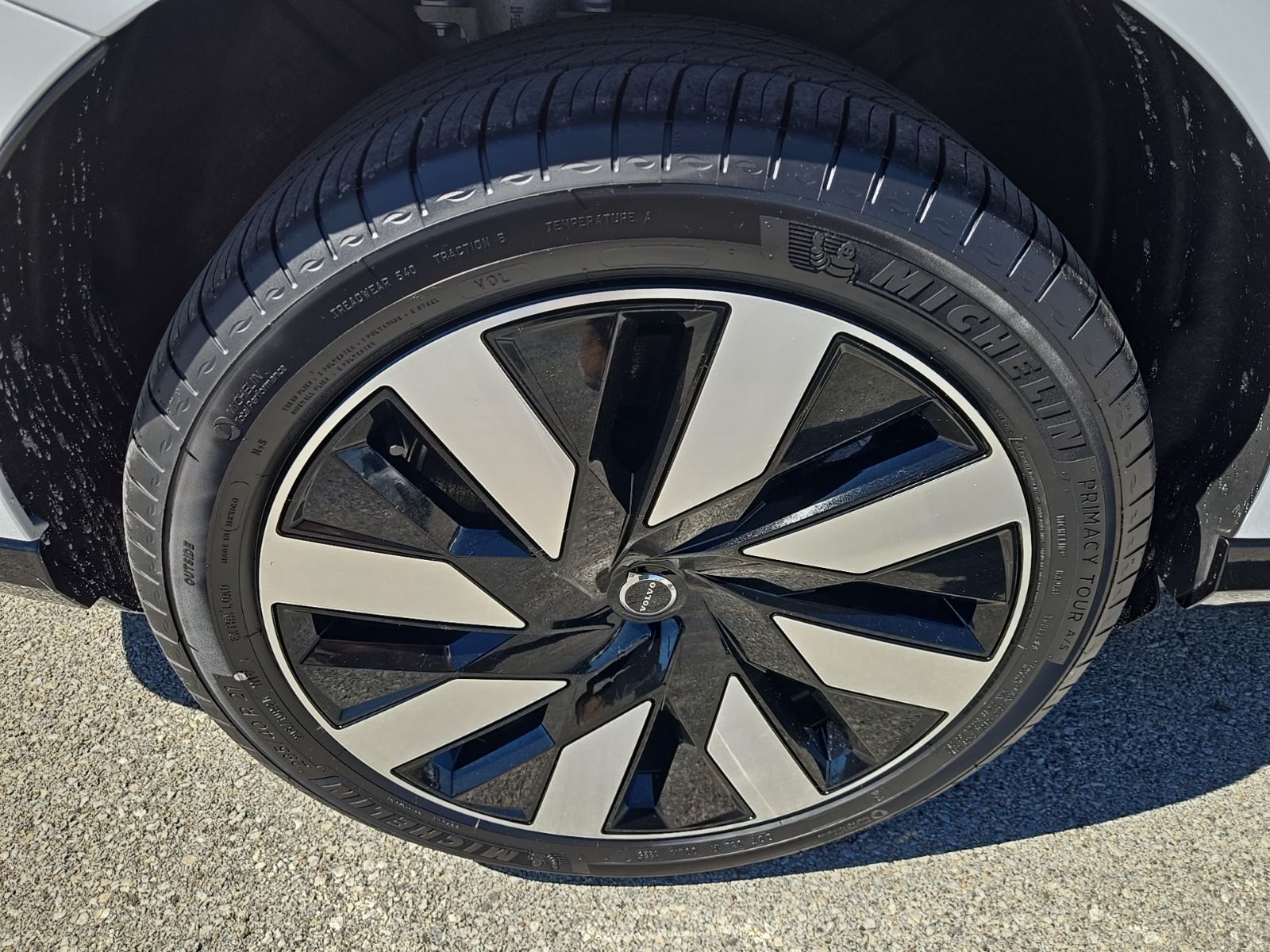 2025 Volvo EX90 Plus - Photo 15
