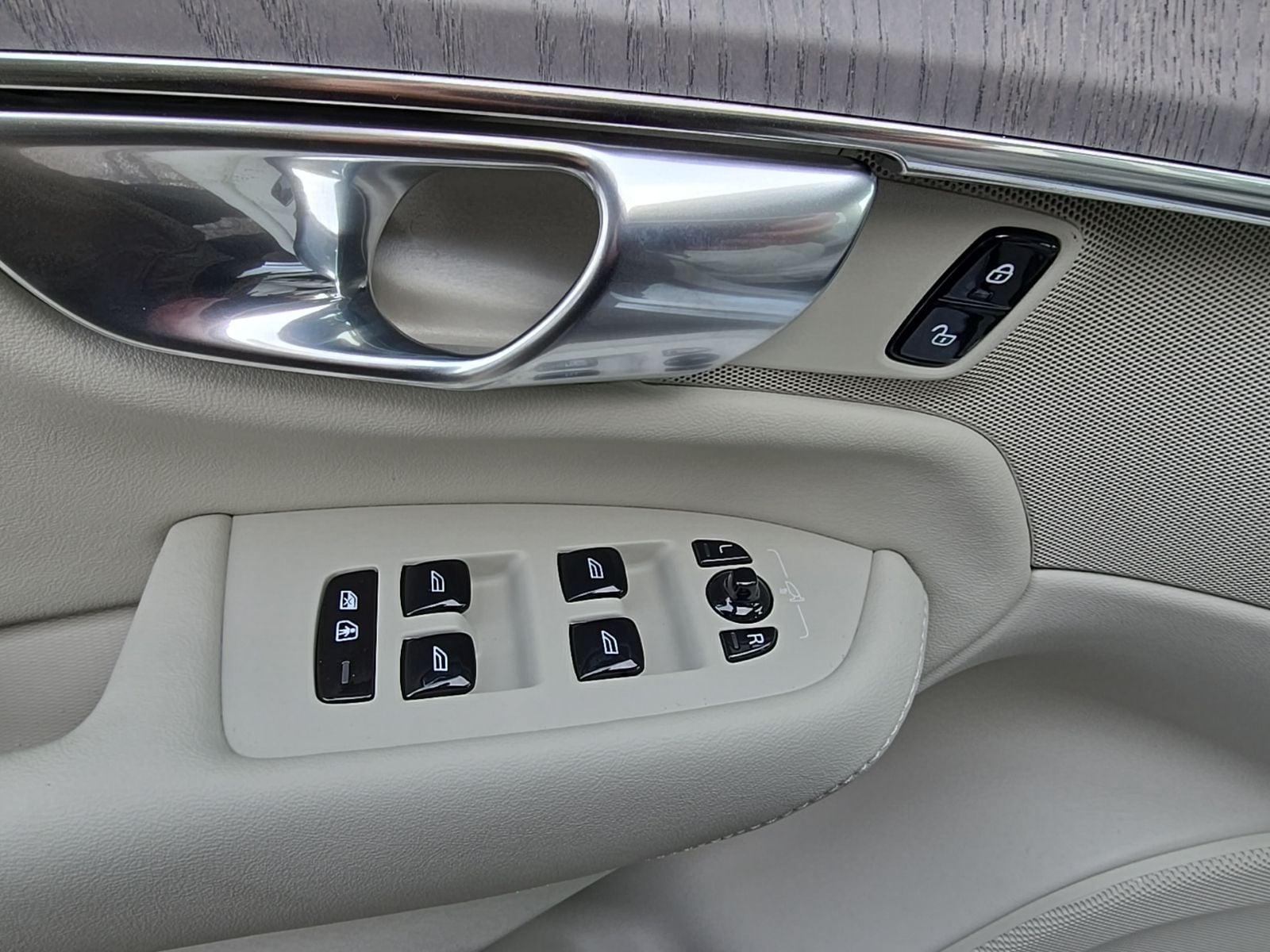 2026 Volvo XC90 Ultra - Photo 21