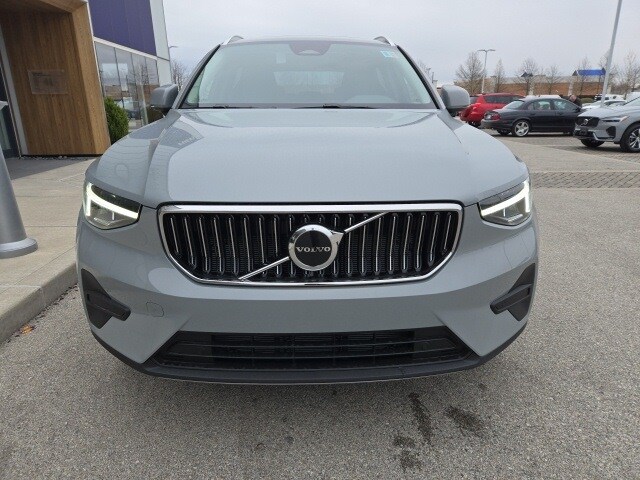 2025 Volvo XC40 Core photo 3