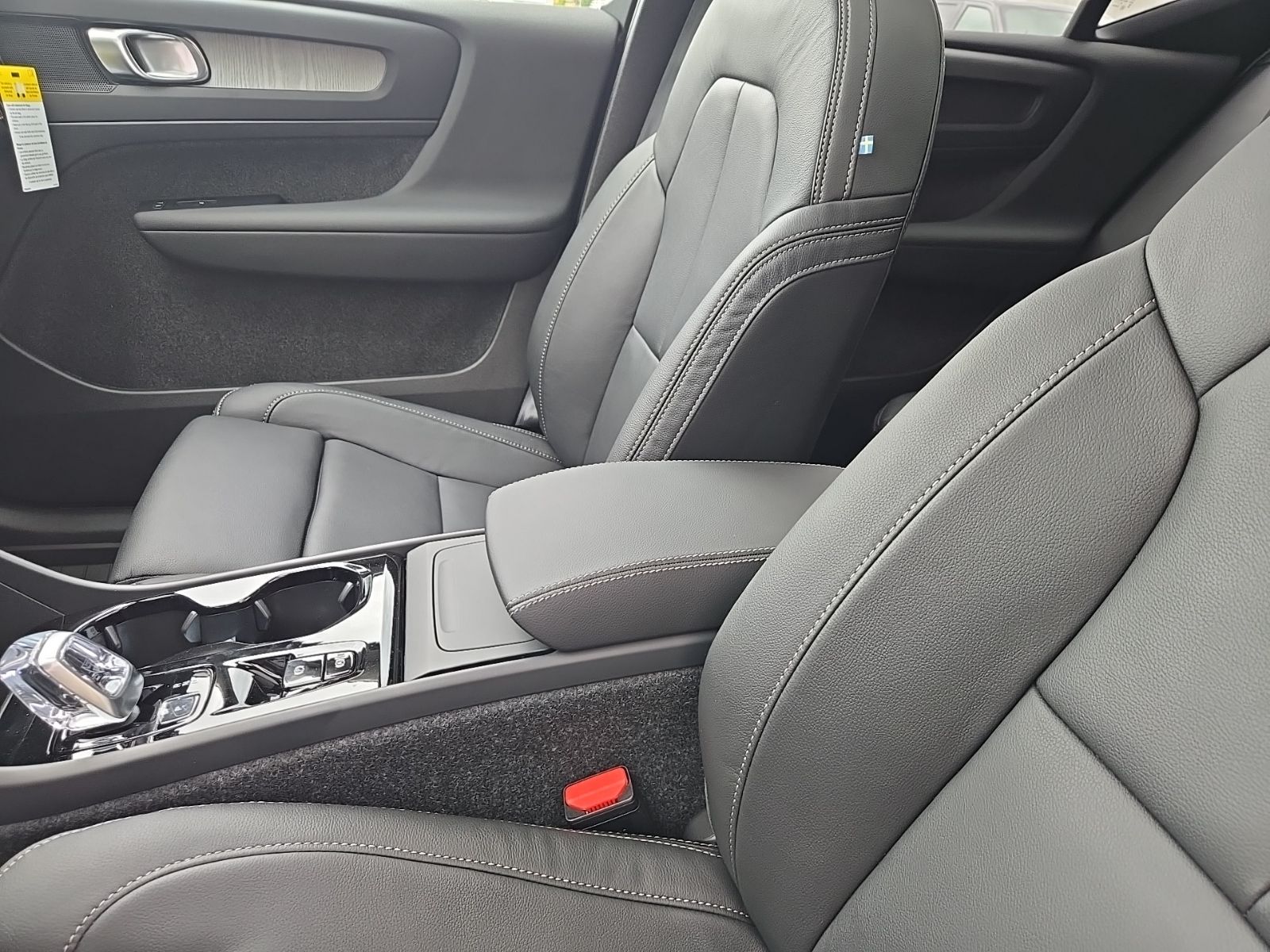 2026 Volvo XC40 Plus - Photo 23