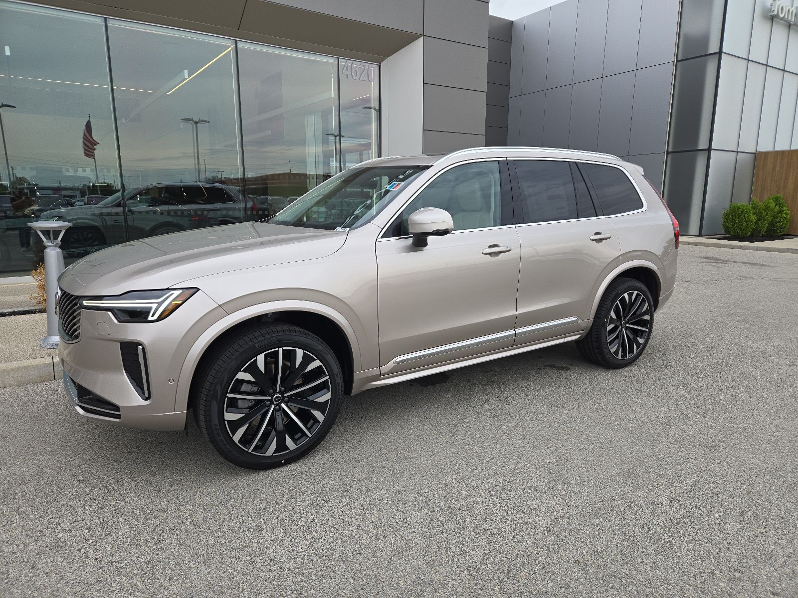2026 Volvo XC90 B6 Ultra Bright 7-Seater 4WD's photo