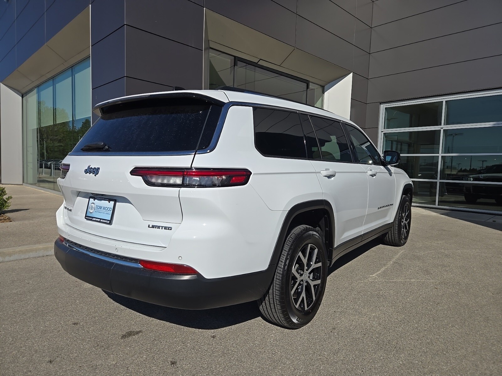 2023 Jeep Grand Cherokee Limited photo 2