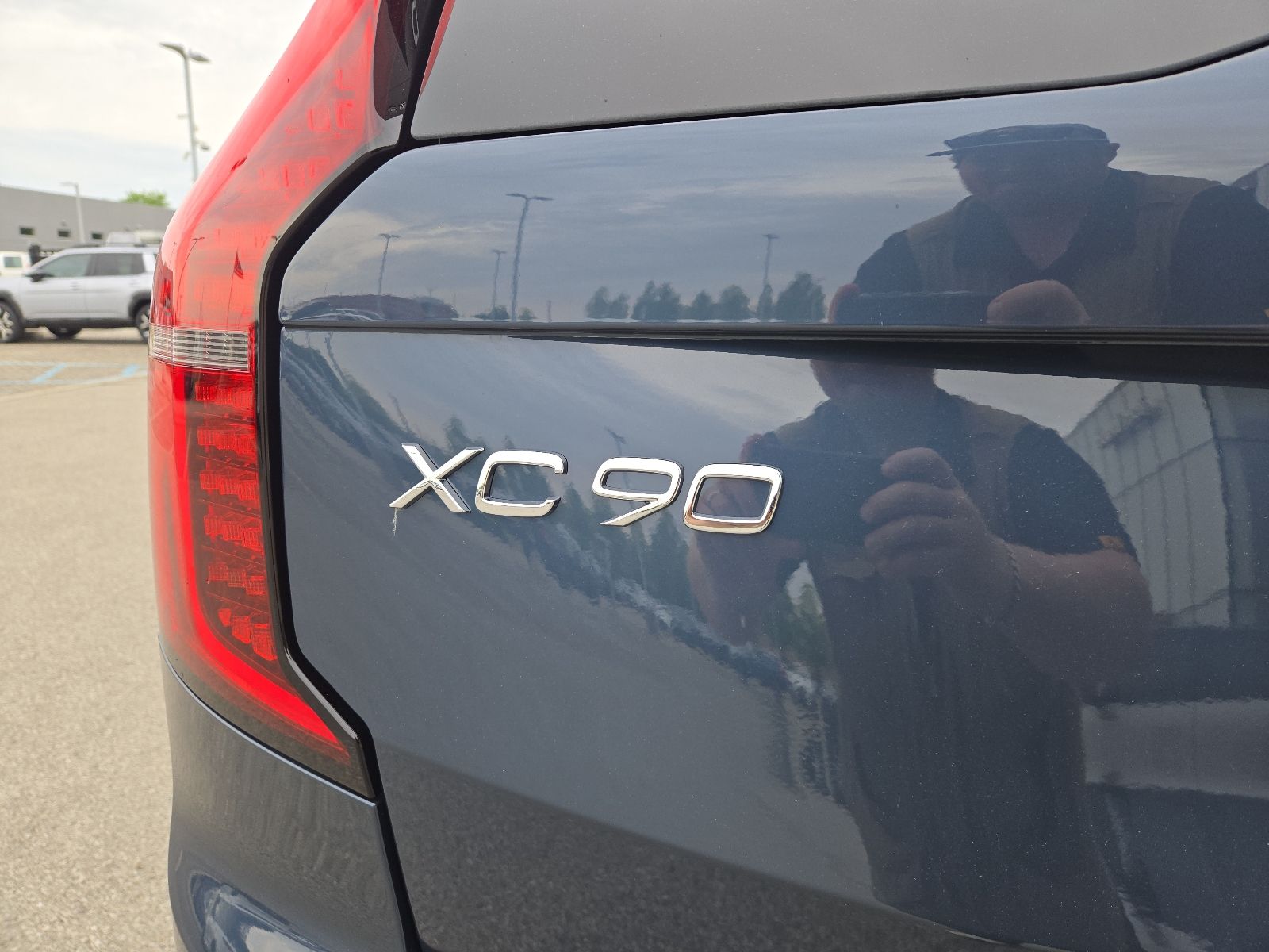 2026 Volvo XC90 Plus - Photo 9