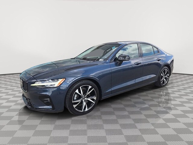 pre-owned 2024 Volvo S60 B5 Plus Dark Theme Sedan for sale in Indianapolis, IN