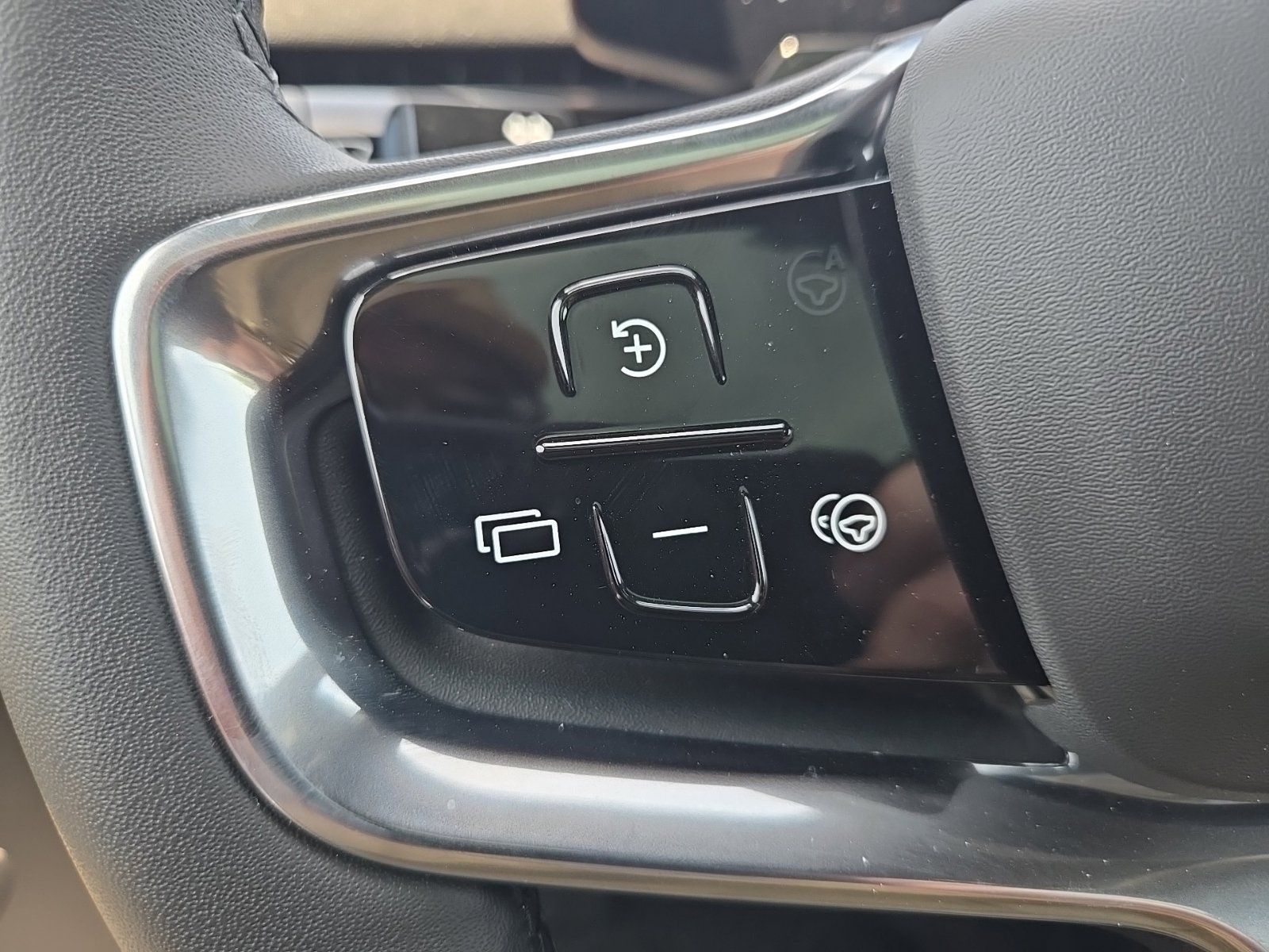2025 Volvo EX90 Plus - Photo 43