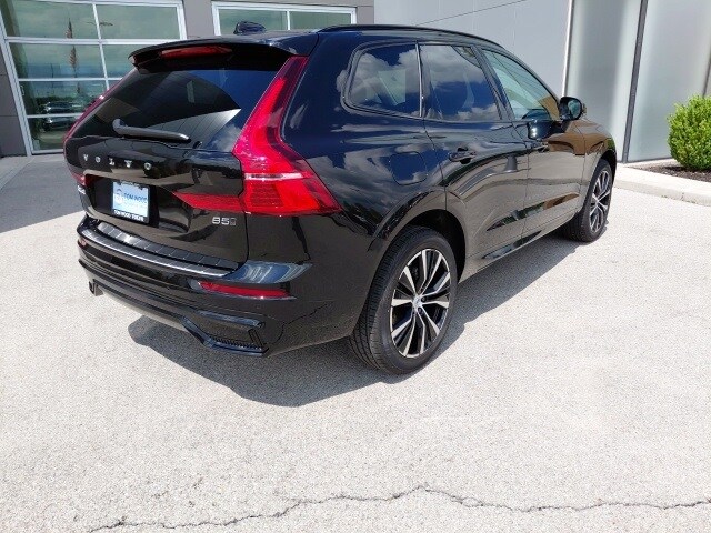 2025 Volvo XC60 B5 Plus photo 2