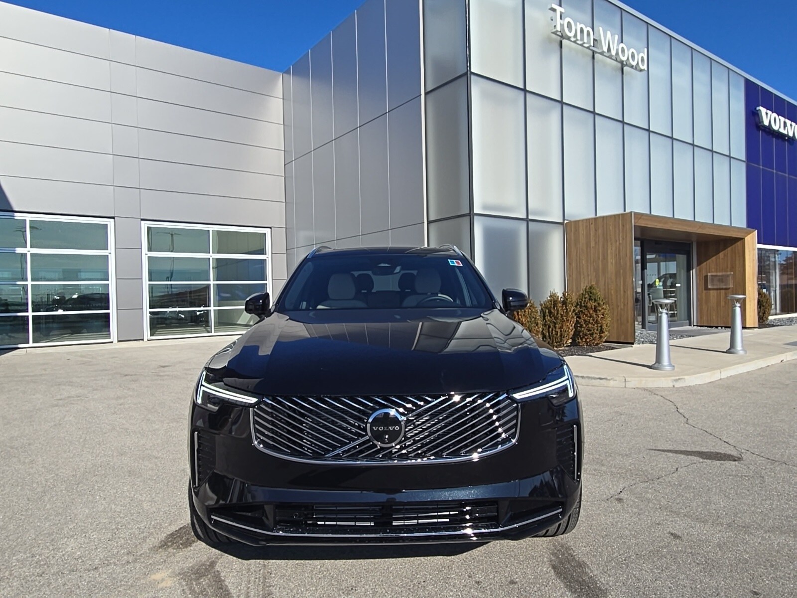 2026 Volvo XC90 T8 Plus photo 3