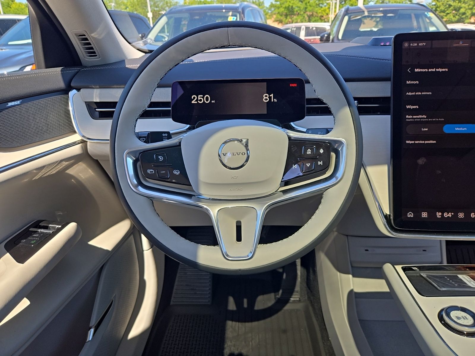 2025 Volvo EX90 Plus - Photo 34