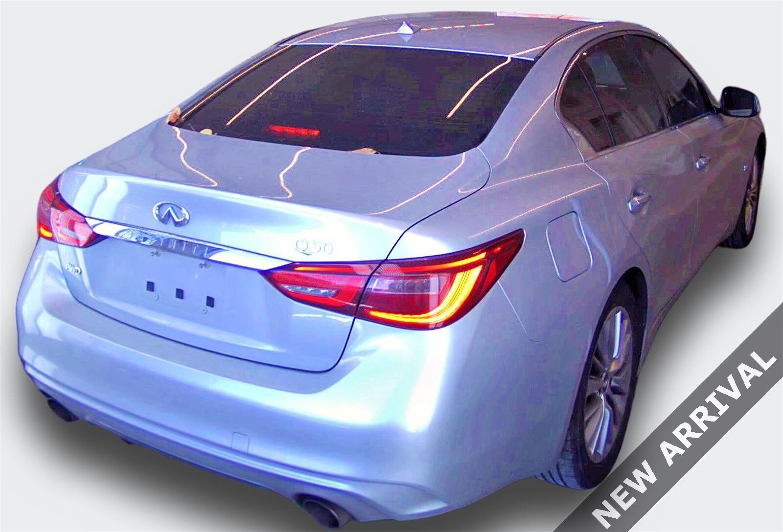 2018 Infiniti Q50 3.0t LUXE photo 2