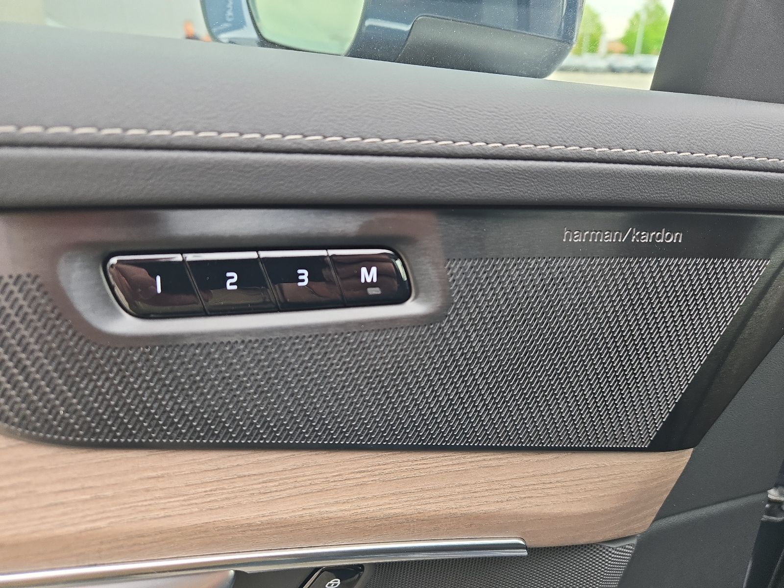 2026 Volvo XC90 Plus - Photo 25