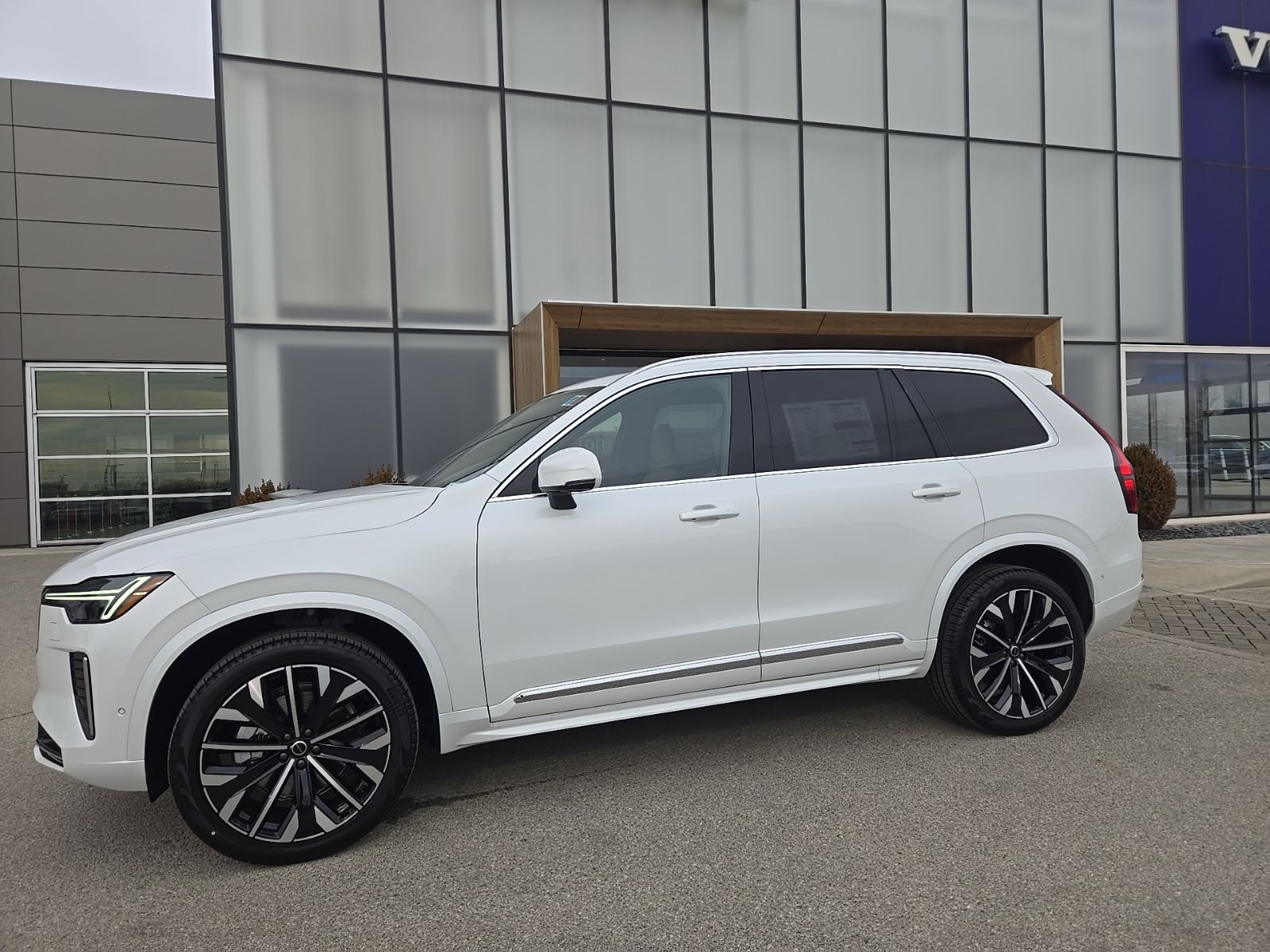 2026 Volvo XC90 B6 Plus Bright 7-Seater 4WD's photo