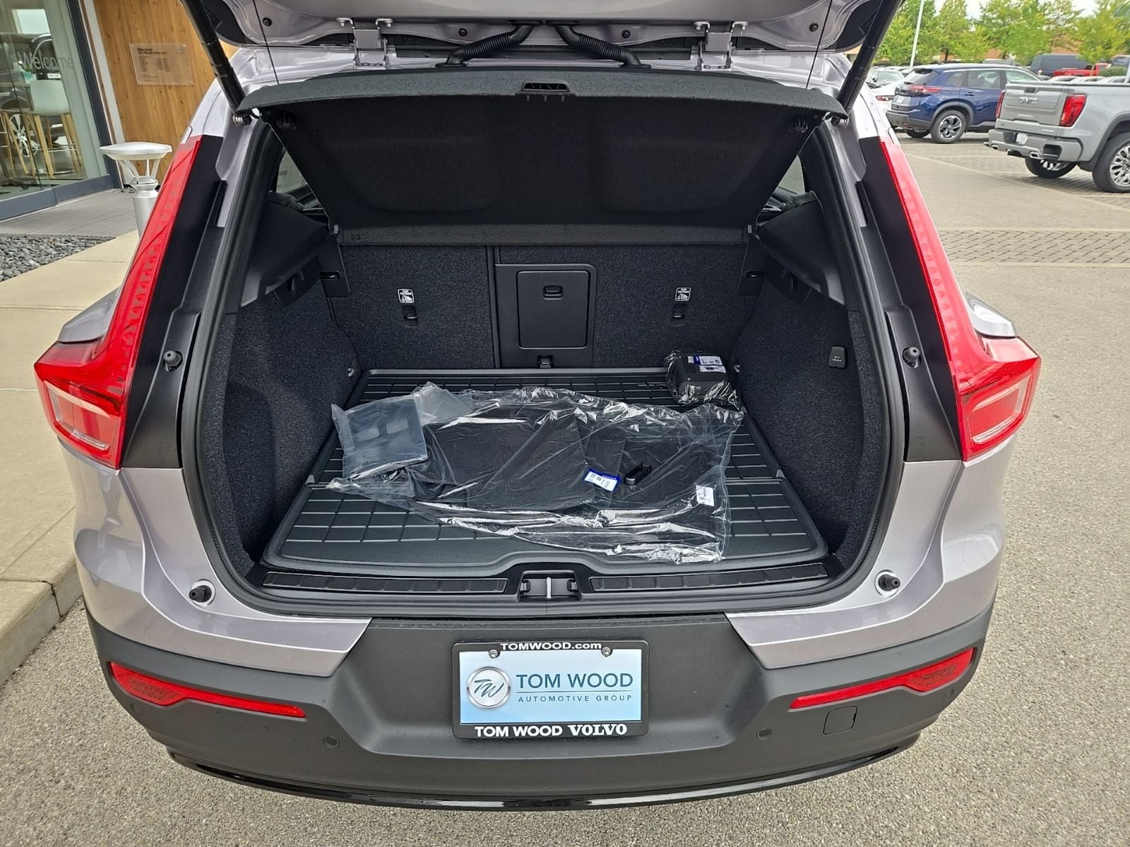 2026 Volvo XC40 Plus - Photo 15