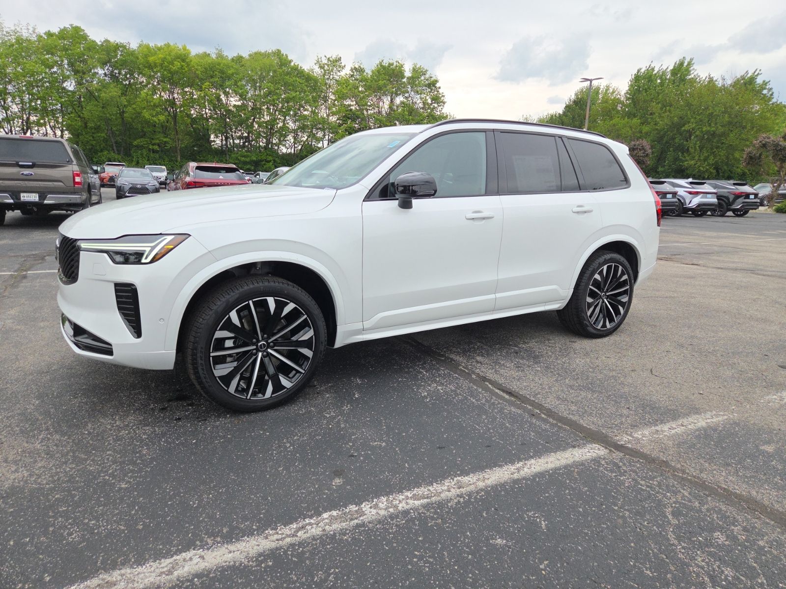 2026 Volvo XC90 B6 Ultra Dark 7-Seater 4WD's photo