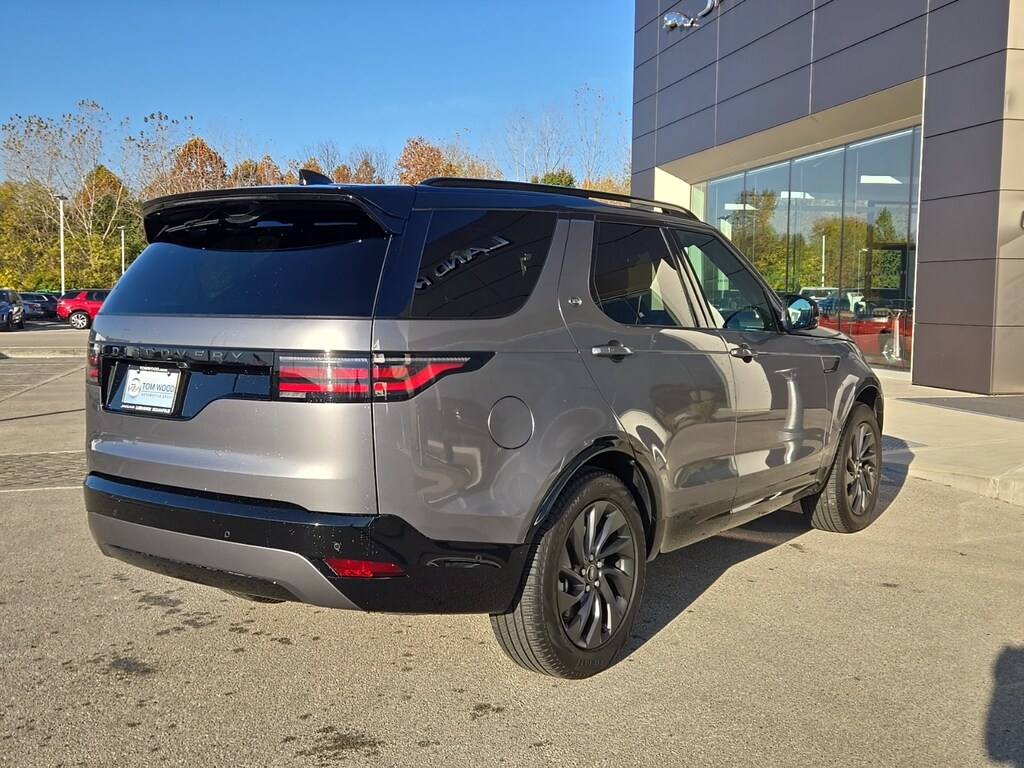 Used 2024 Land Rover Discovery Dynamic SE SUV