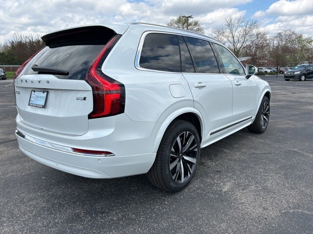 2025 Volvo XC90 B5 Core photo 2
