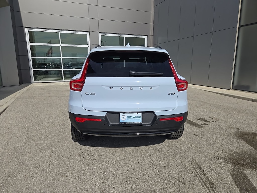 New 2026 Volvo XC40 B5 Plus SUV