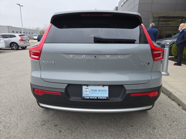 2025 Volvo XC40 Core photo 4