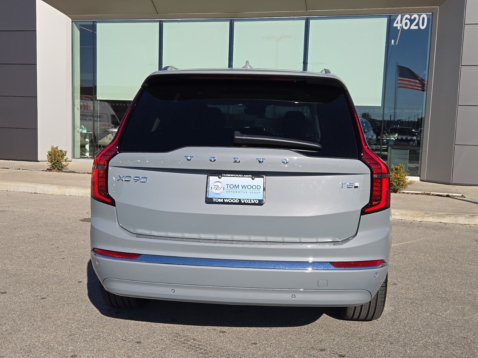 2026 Volvo XC90 T8 Plus photo 4