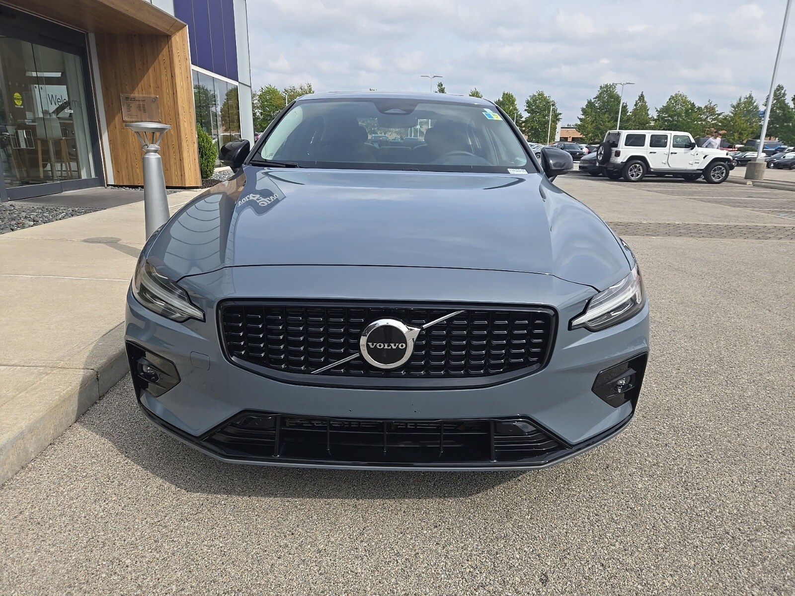 2024 Volvo S60 B5 Core photo 3