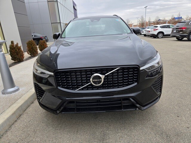 2025 Volvo XC60 Hybrid T8 Plus photo 3