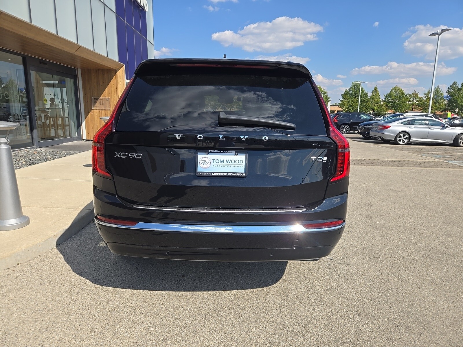2025 Volvo XC90 T8 Plus photo 4